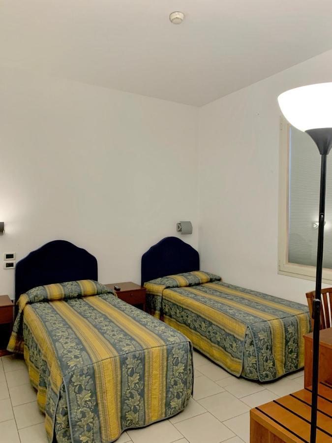 Riverside Hotel